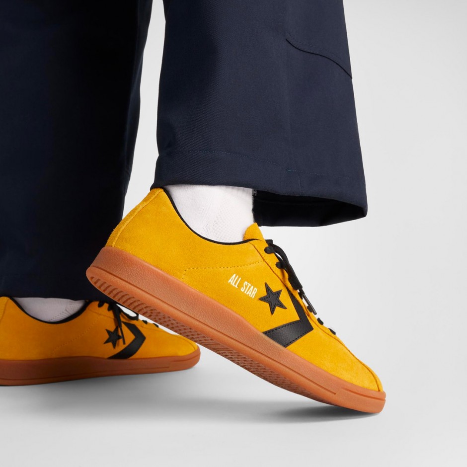 CONVERSE CLASSIC TRAINER SUEDE A15621C Mustard