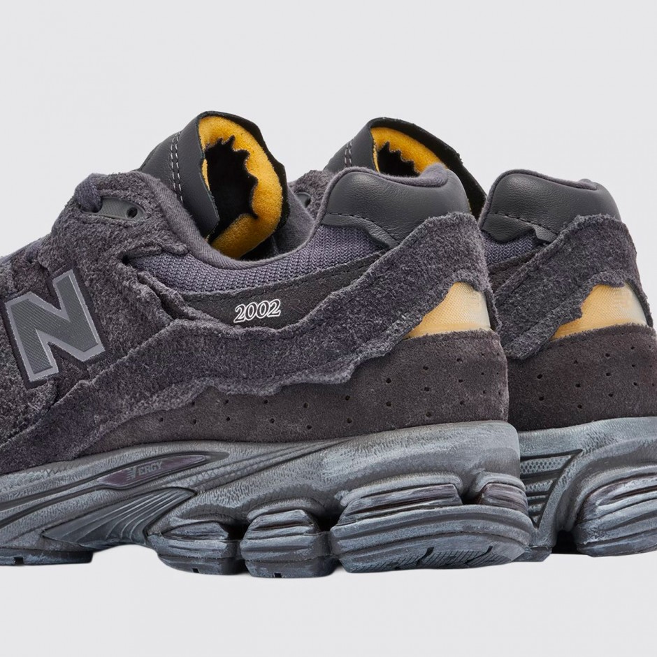 Men's Sneakers Black - New Balance 2002R