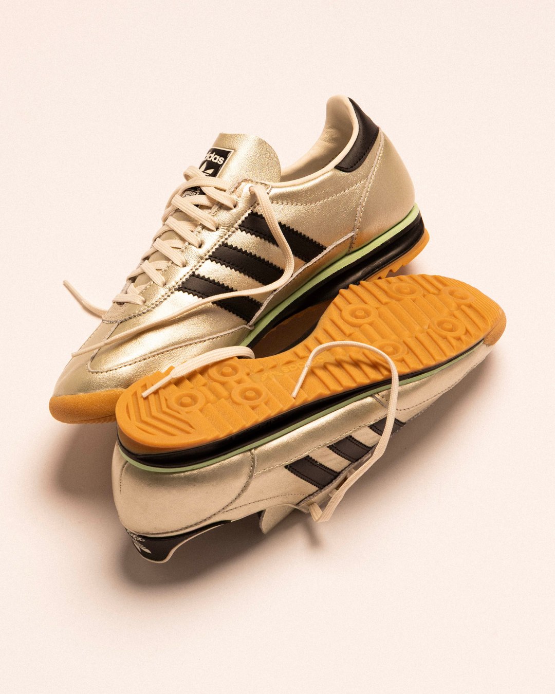 <i class="fas fa-star"></i>  Sneakers